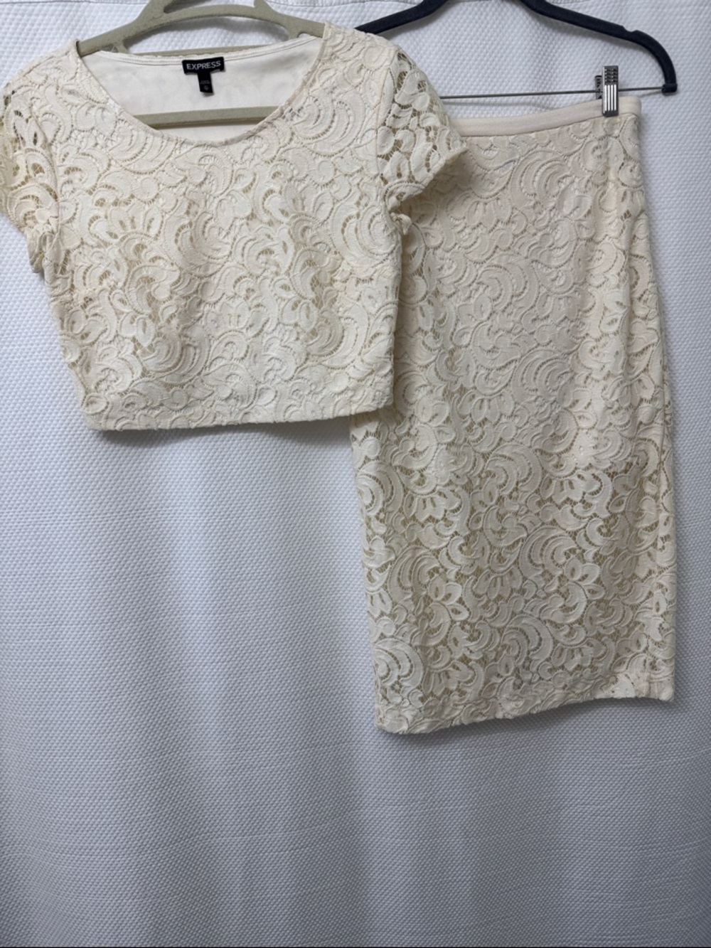 Express Cream Lace Pencil Skirt and Cream Lace Crop Top - Picture 4 of 10